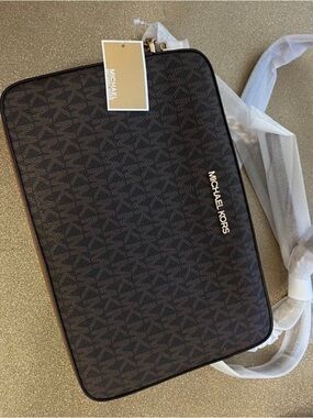 Michael Kors Men's Black Signature Messenger Crossbody